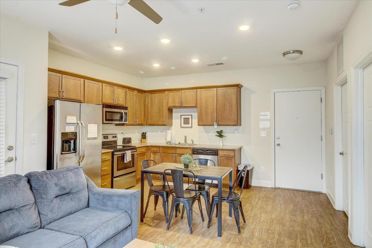 Studio And 1br Apts By Frontdesk