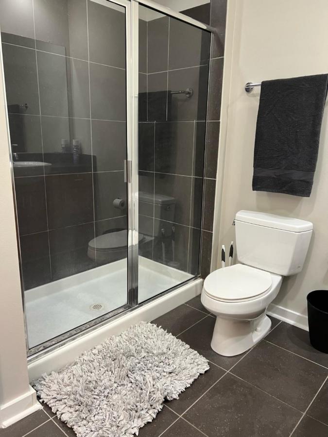 Uptown Gem Spacious With Parking-wifi-10 Min Walk To Spectrum Center