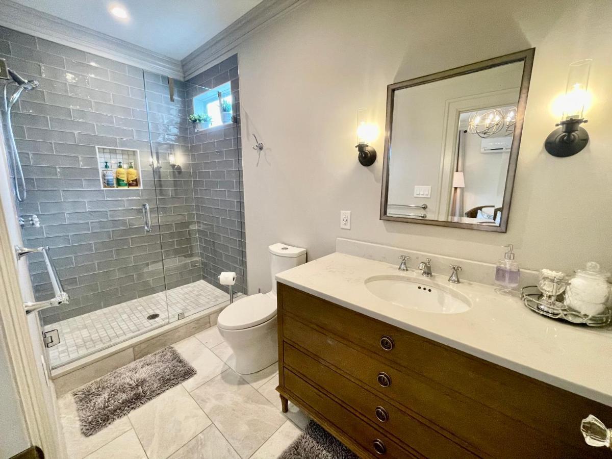 Guest house 5 Stars In Eastover Charlotte