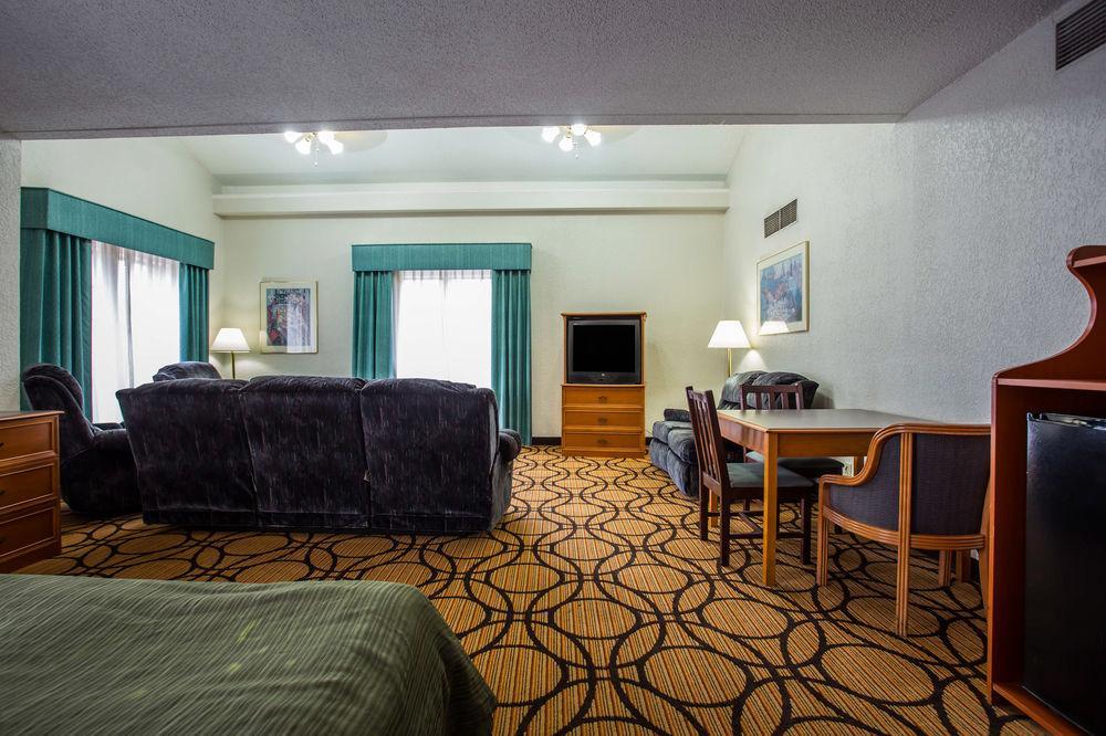 Quality & Airport Hotel 2*