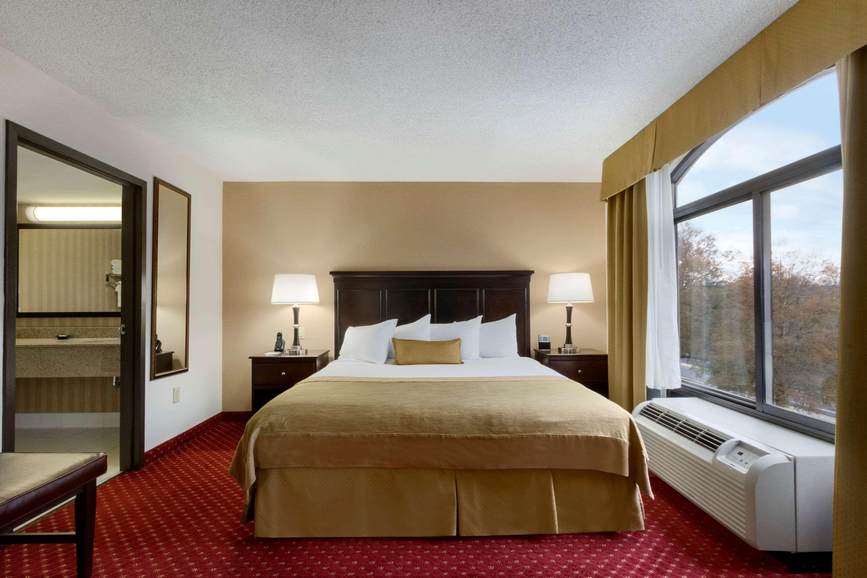 Spark By Hilton Tyvola I-77 3* Charlotte