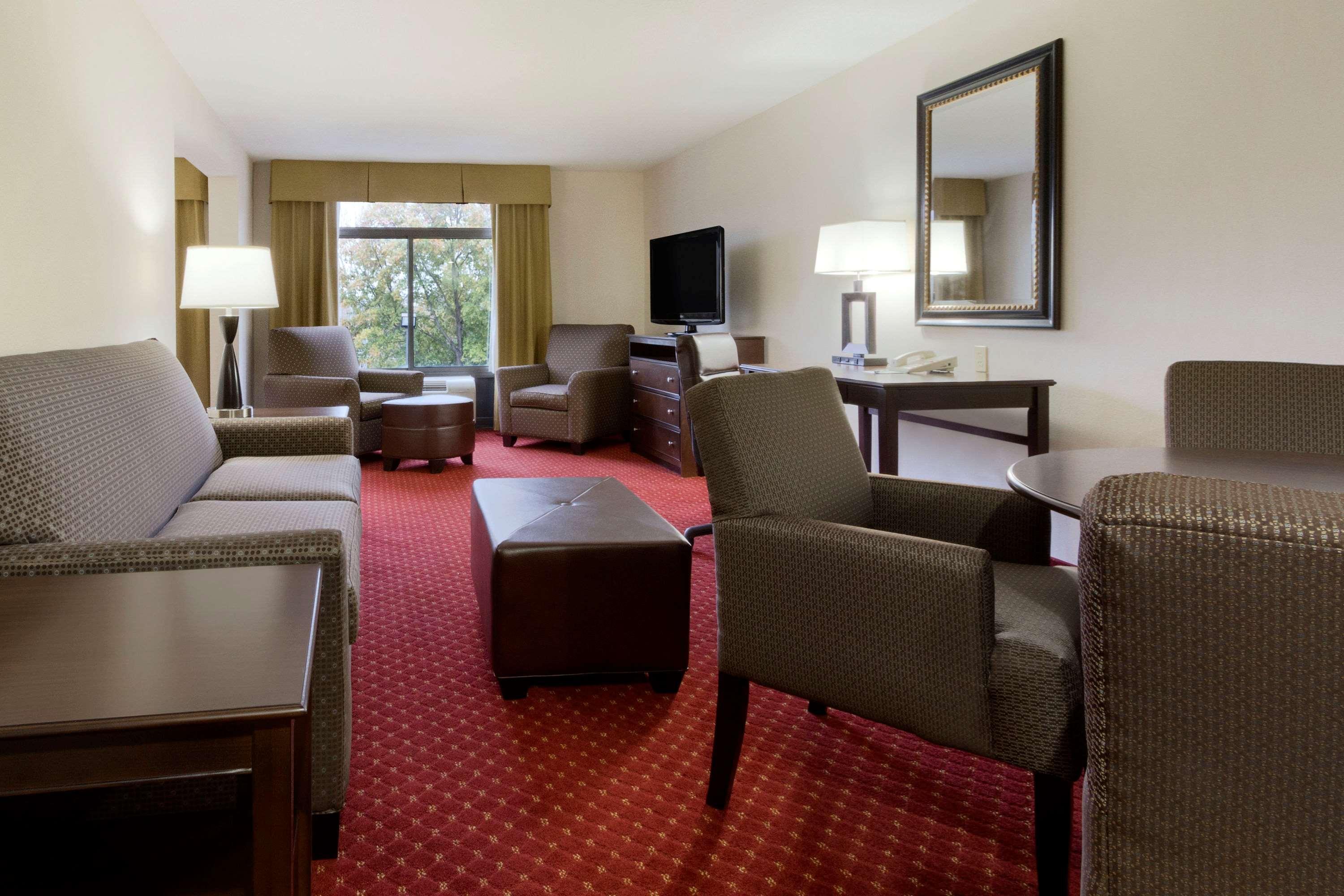 Spark By Hilton Tyvola I-77 Hotel