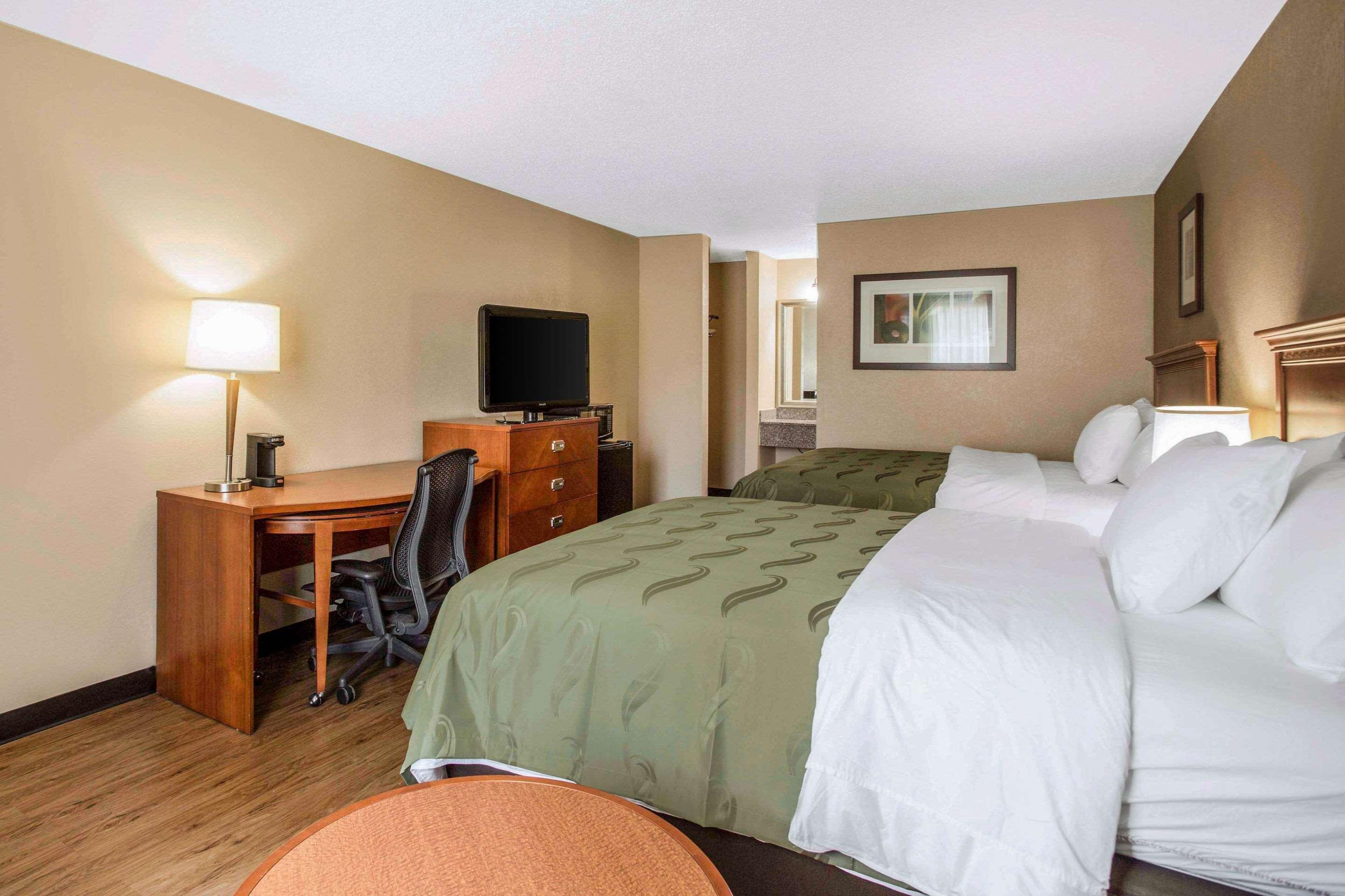 Quality & Area Hotel Charlotte