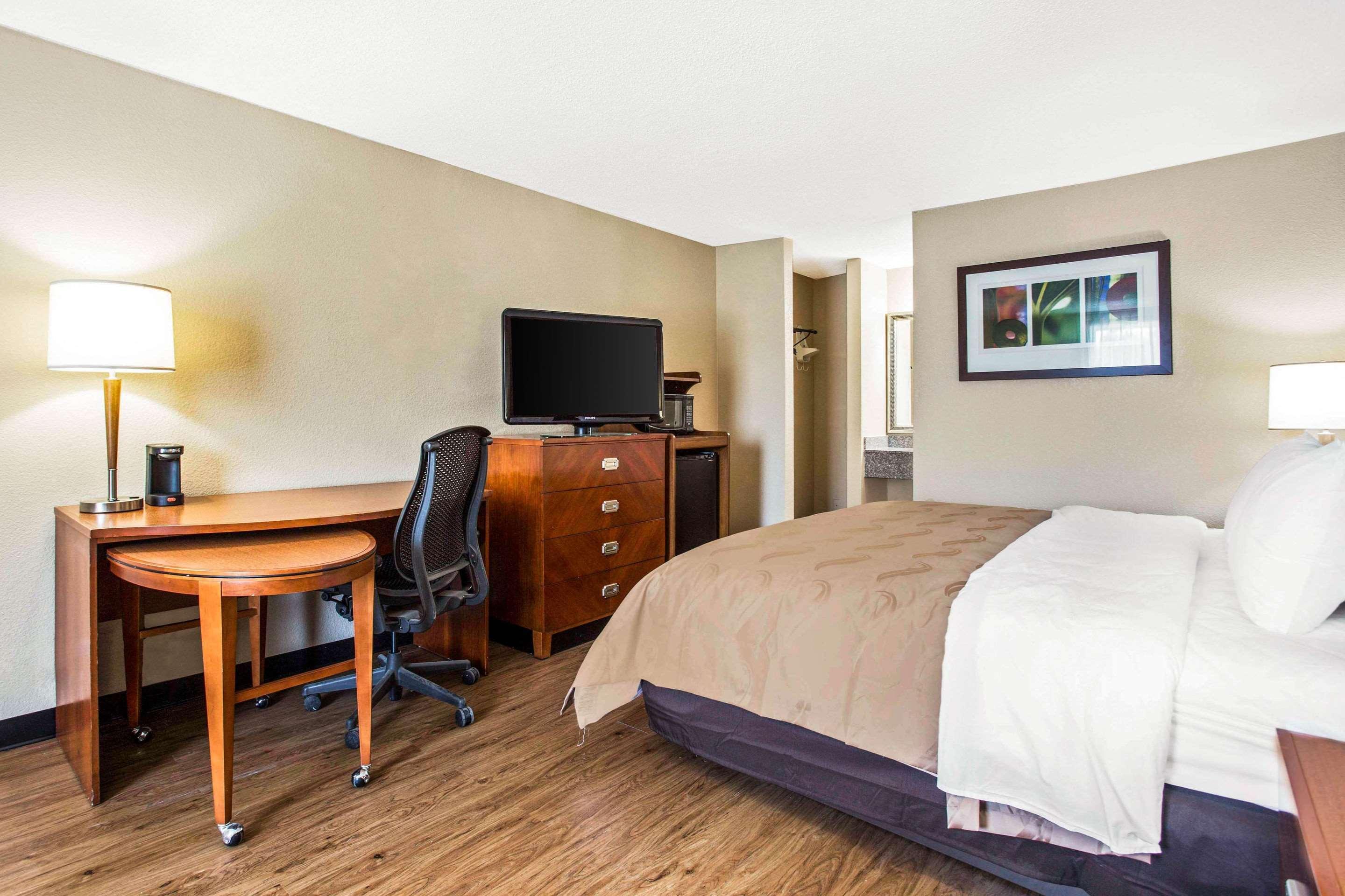 Quality & Area Hotel Charlotte