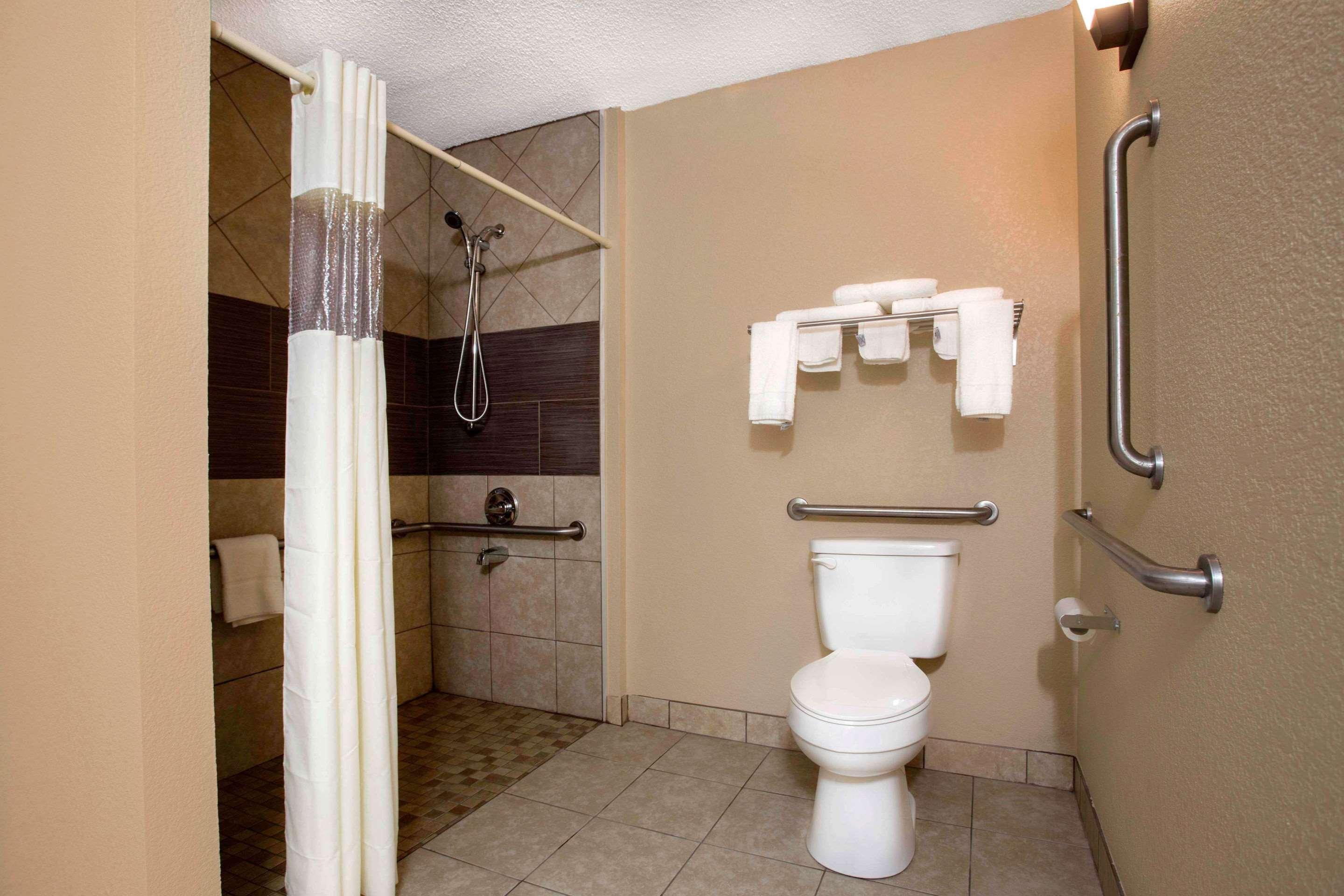Hotel Quality & Area 2*