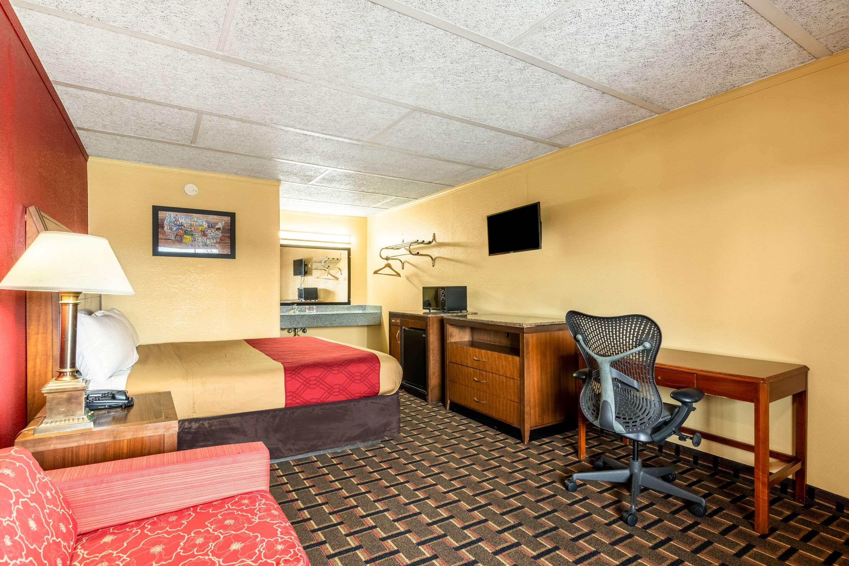 Lodge Econo Airport Area
