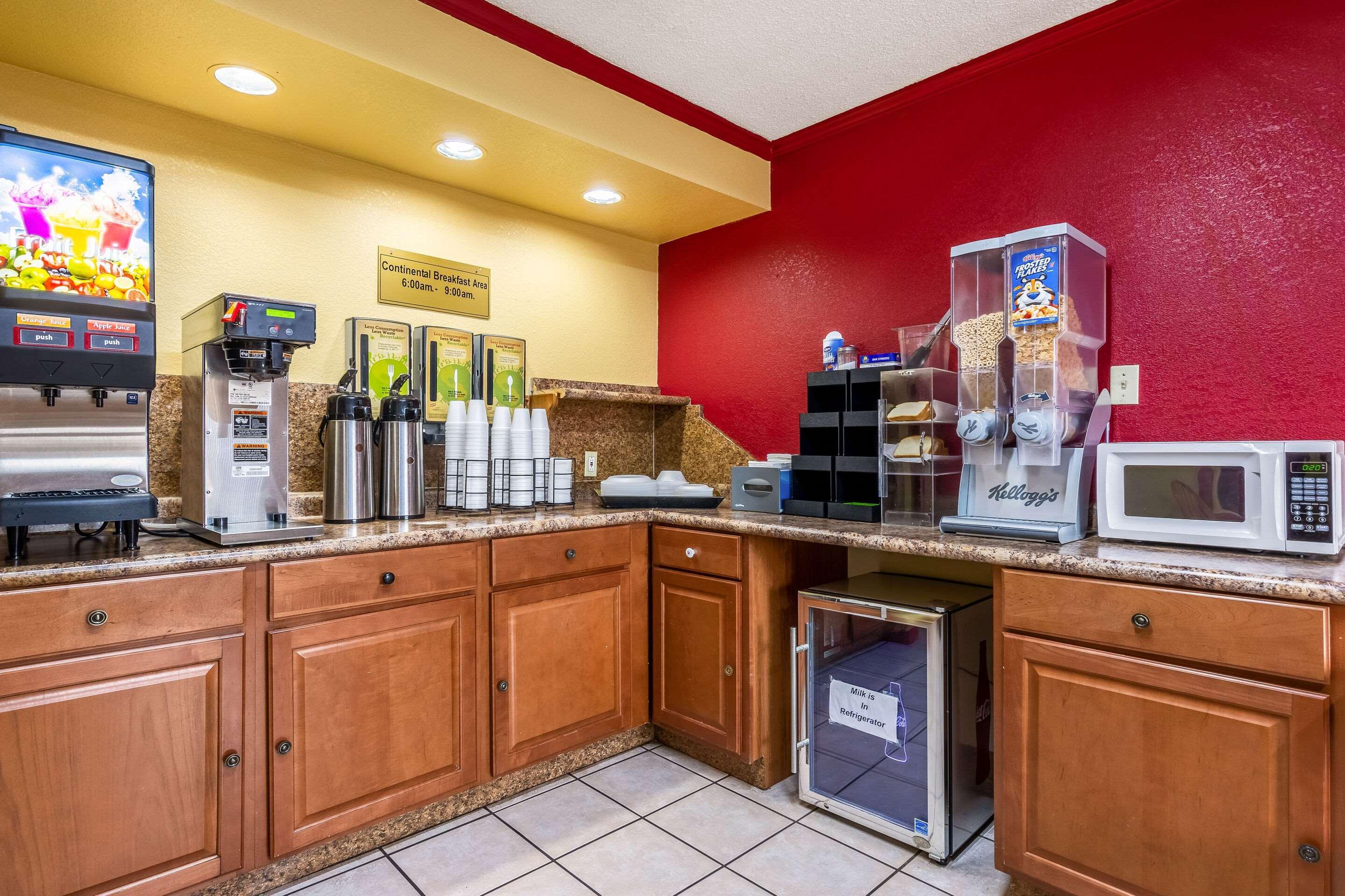 Econo Airport Area Lodge *