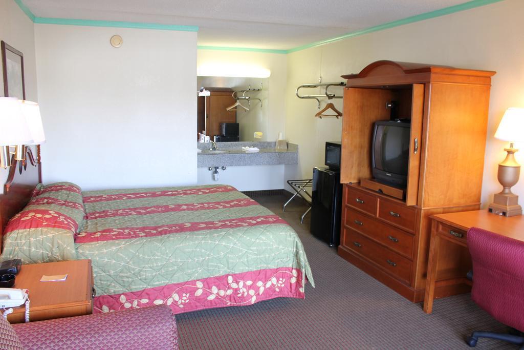 Econo Airport Area Lodge *