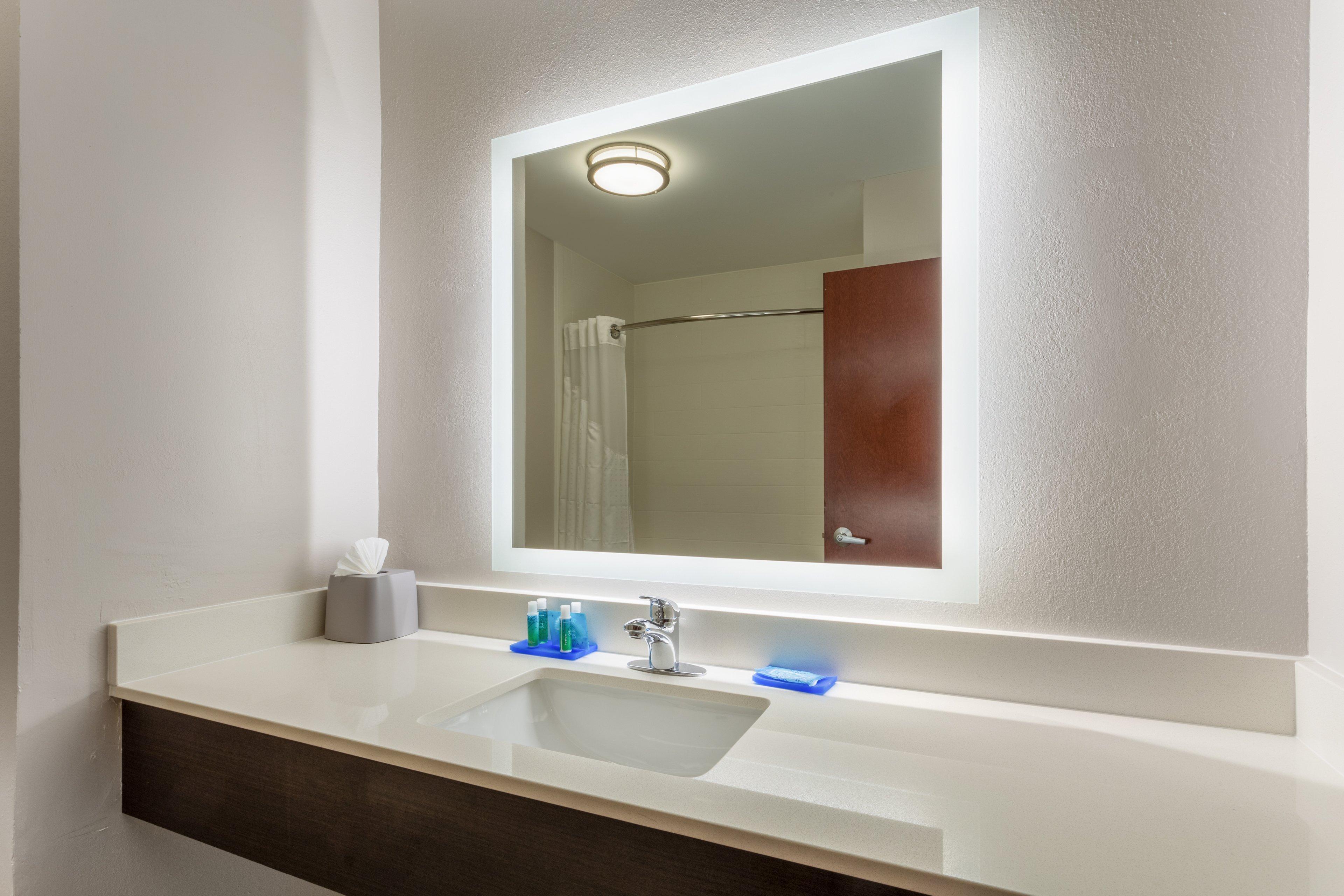 Express Arrowood By Ihg 2*