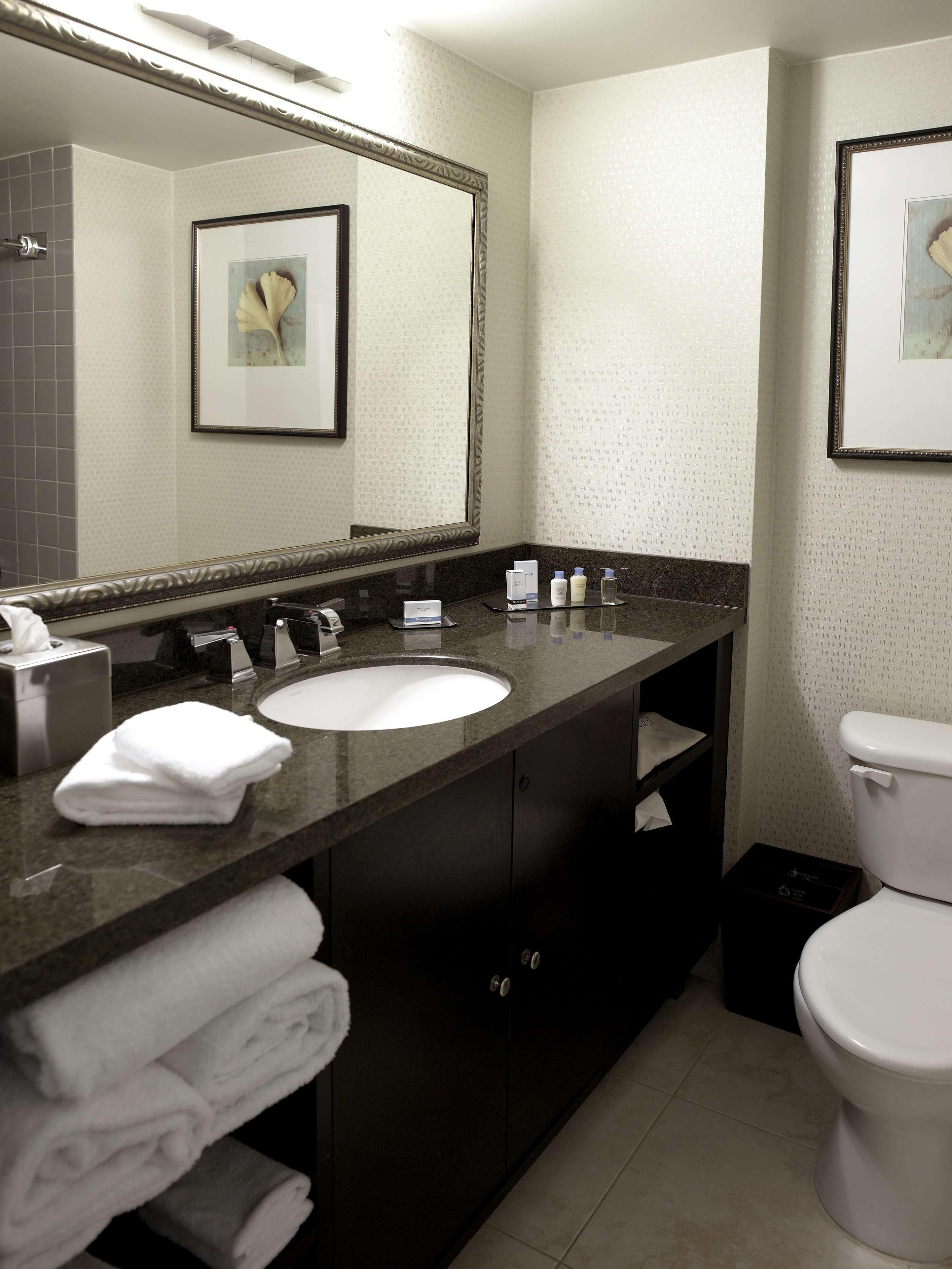 Hotel Doubletree By Hilton Airport