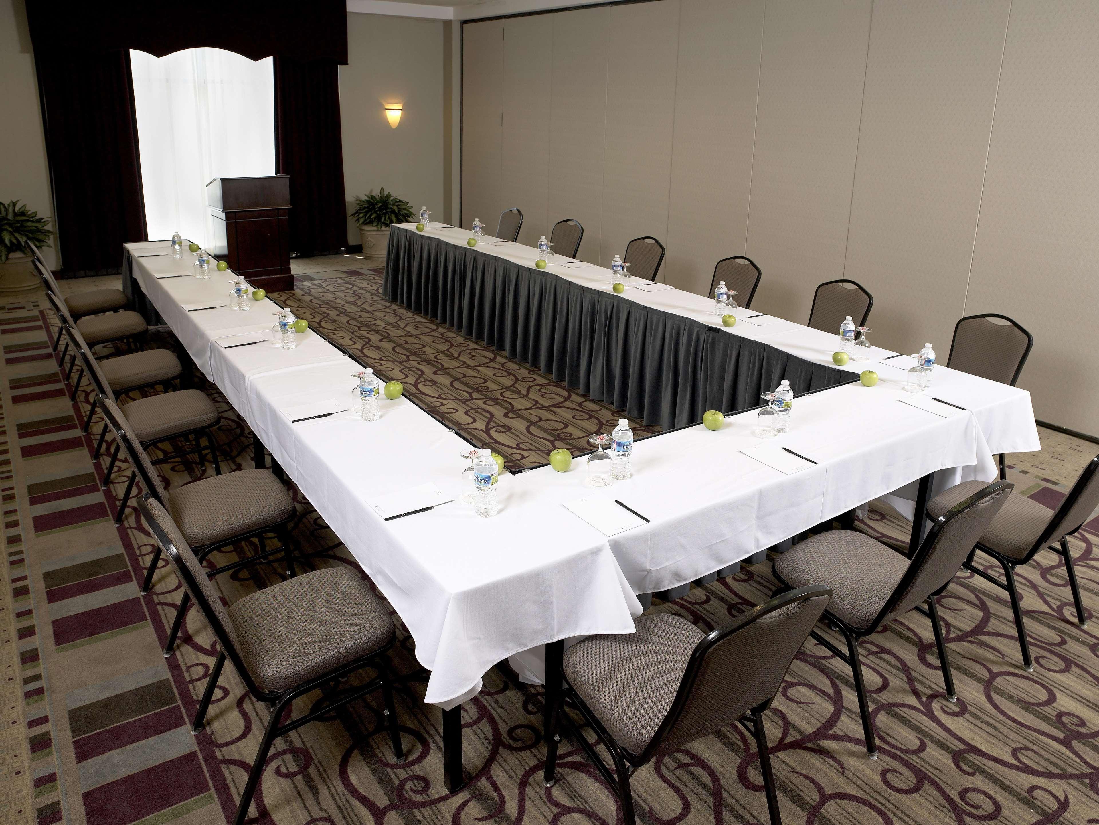 Hotel Doubletree By Hilton Airport 4*