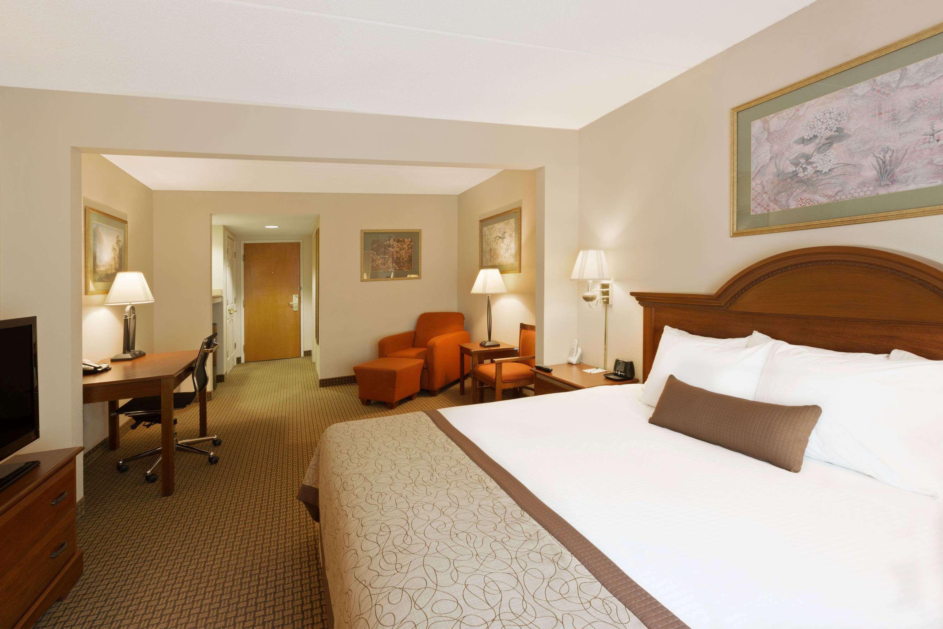 Wingate By Wyndham Airport Hotel 3*
