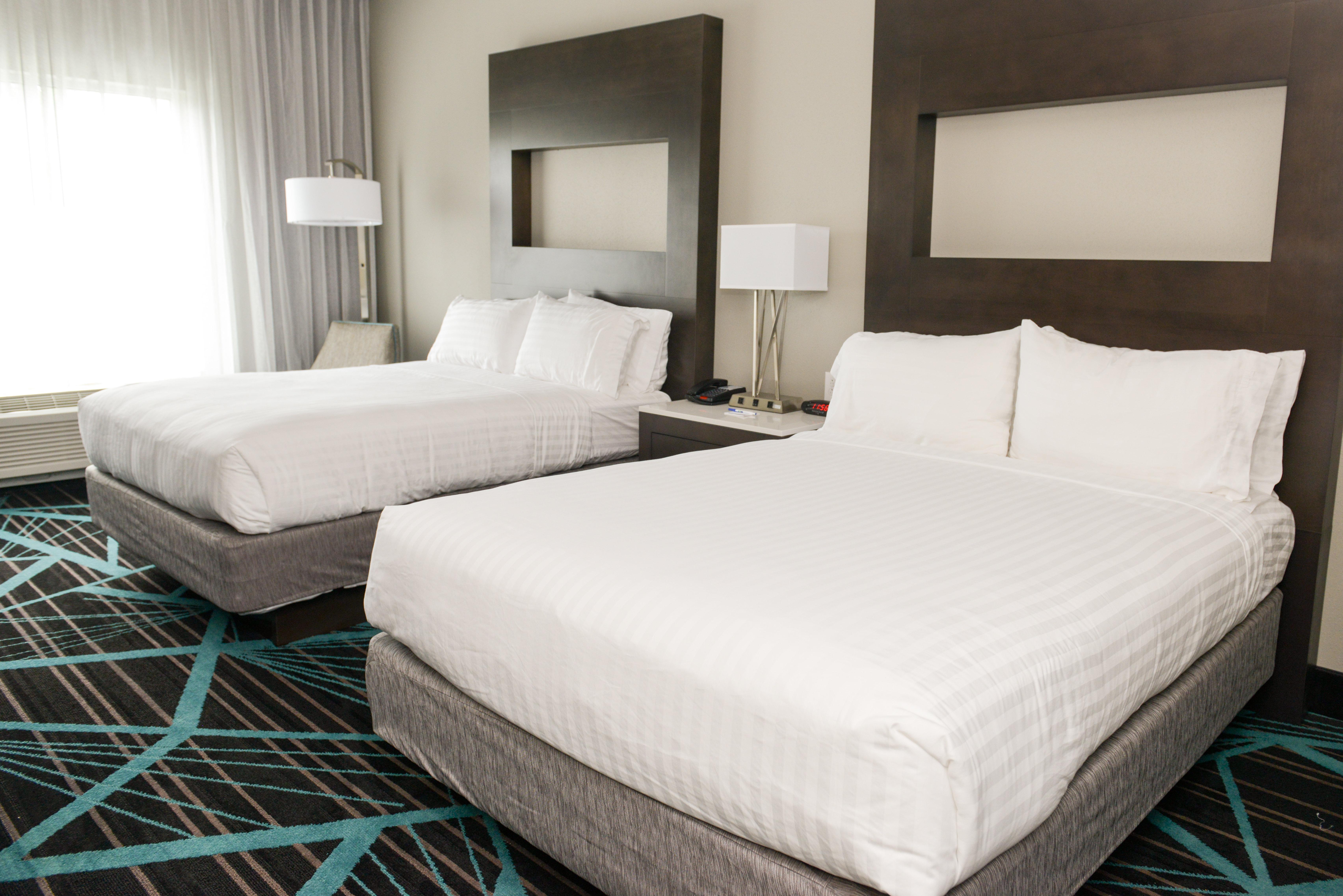 Express & - Airport By Ihg Hotel