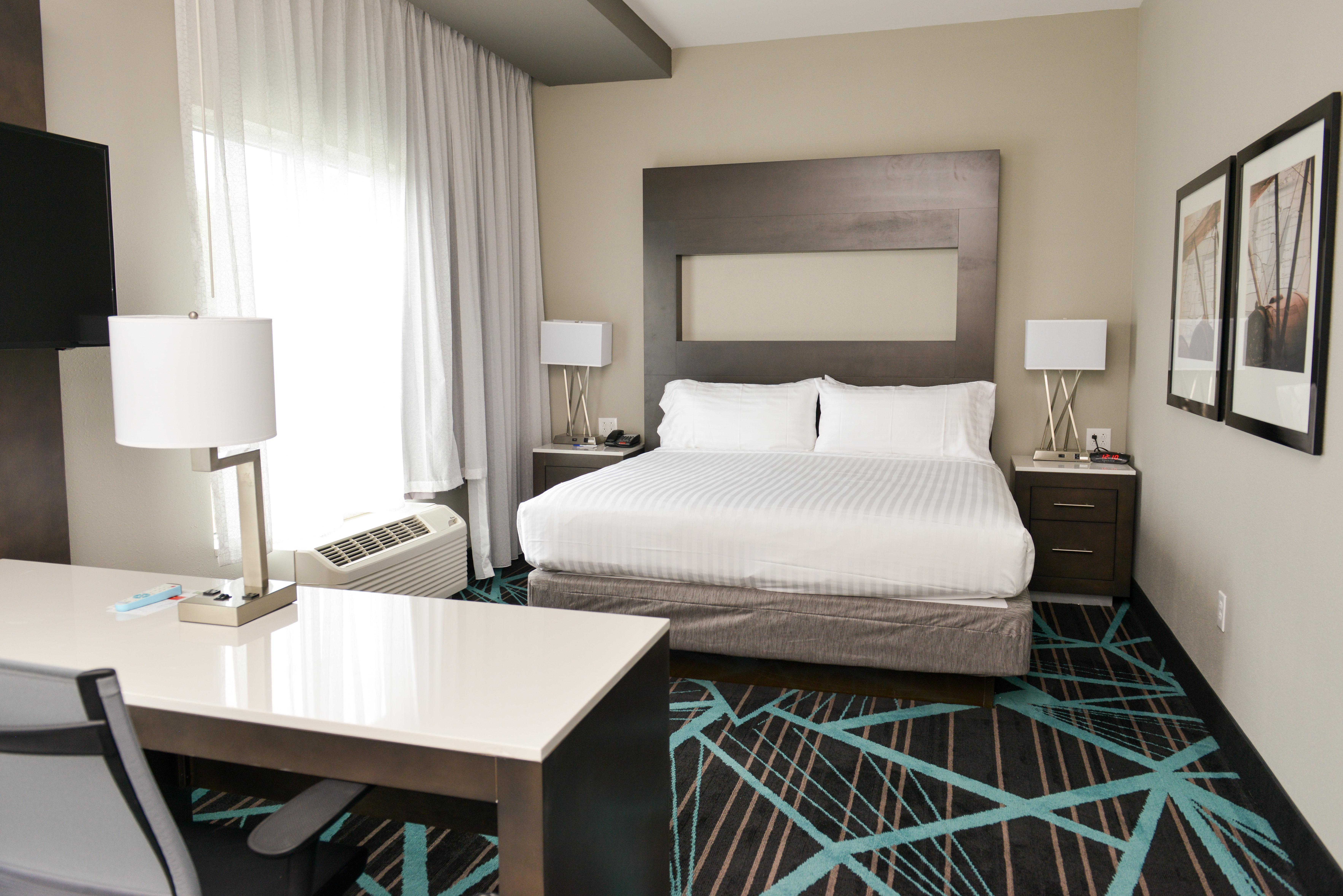 Hotel Express & - Airport By Ihg 3*