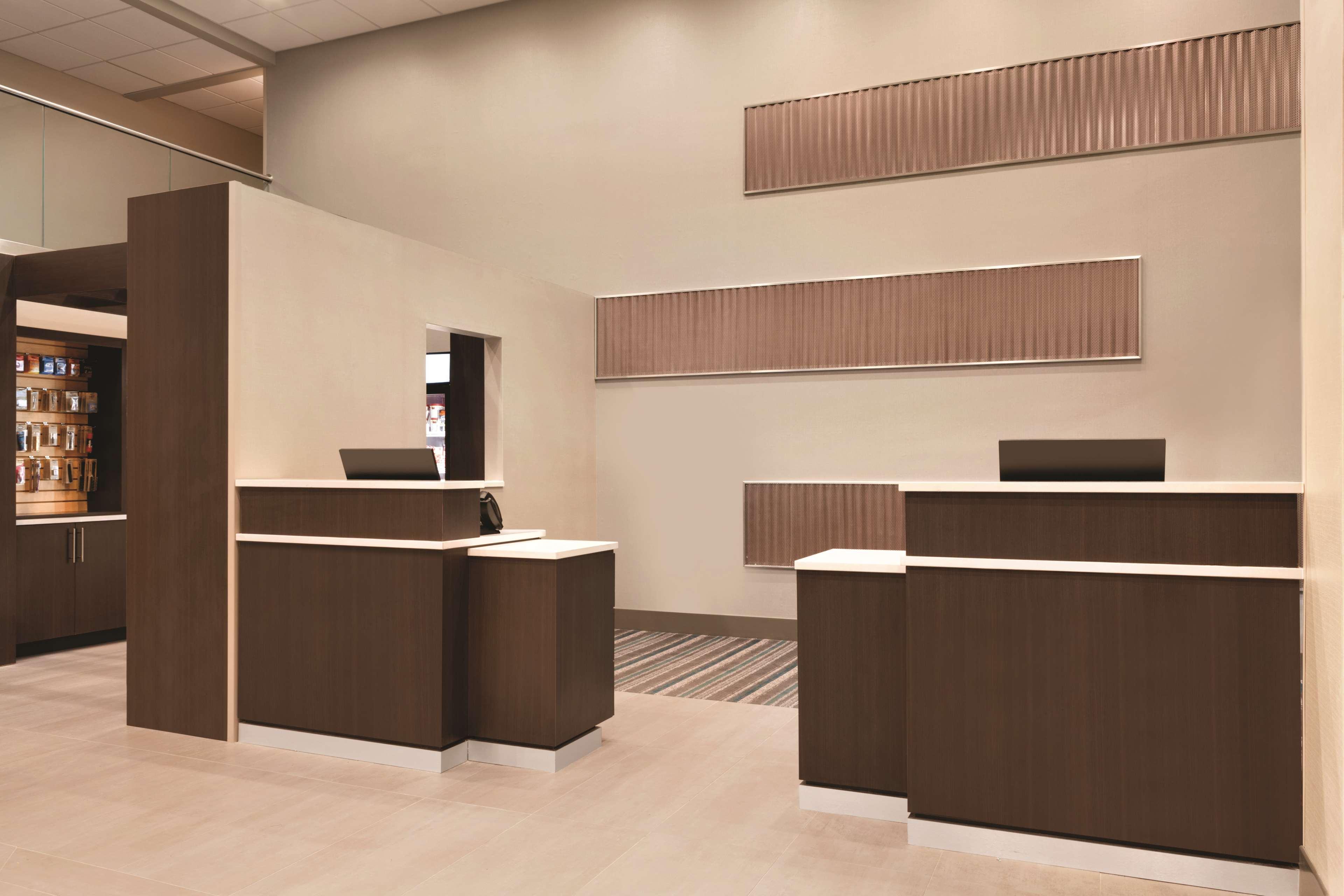 Radisson Airport