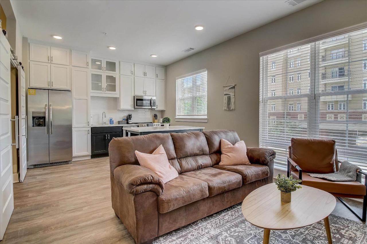 Frontdesk 500 West Trade Apts Fourth Ward * Charlotte