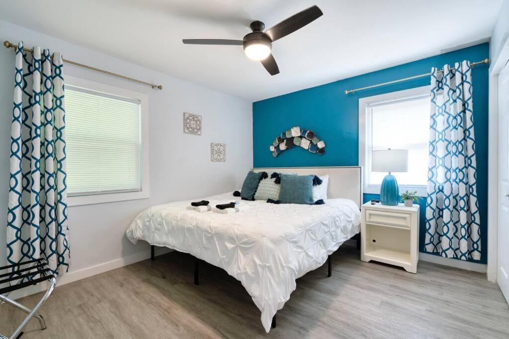 Apartment 2br 1ba Duplex House King Beds Great For Small Groups Close To Uptown Attractions *