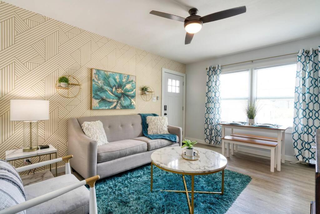 2br 1ba Duplex House King Beds Great For Small Groups Close To Uptown Attractions Charlotte