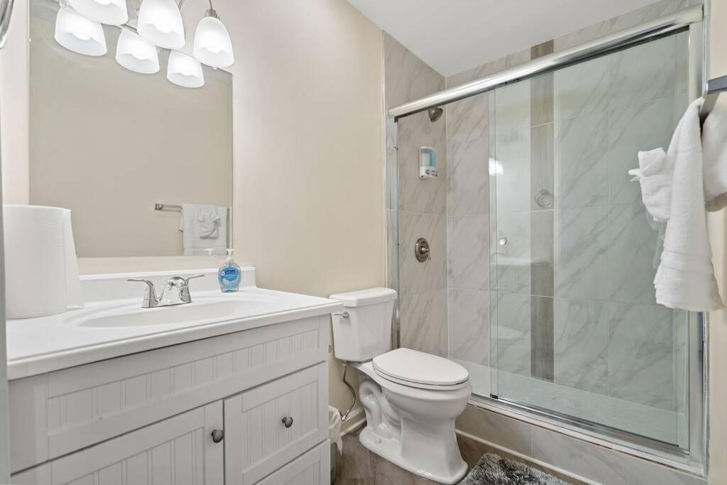 Holiday home Cozy 2 Bedroom Pineville-matthews Duplex Sleeps 8 *