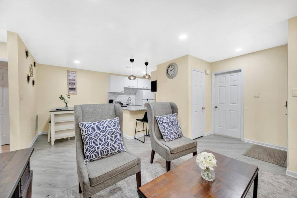 Holiday home Cozy 2 Bedroom Pineville-matthews Duplex Sleeps 8 *