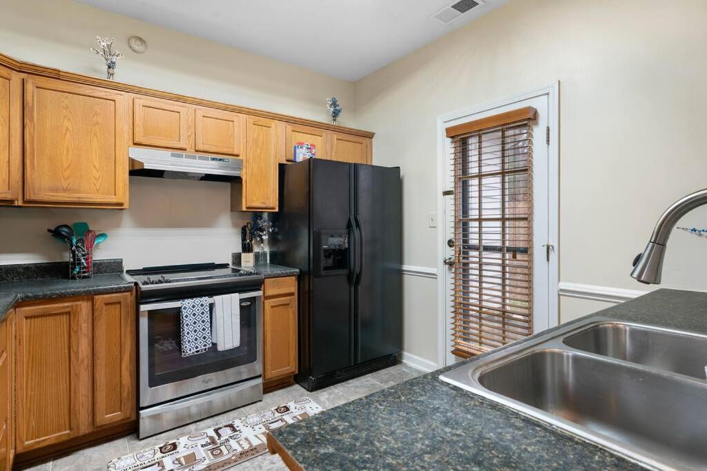 Cozy 4b 2 5b King Beds Jacuzzi Holiday home Charlotte