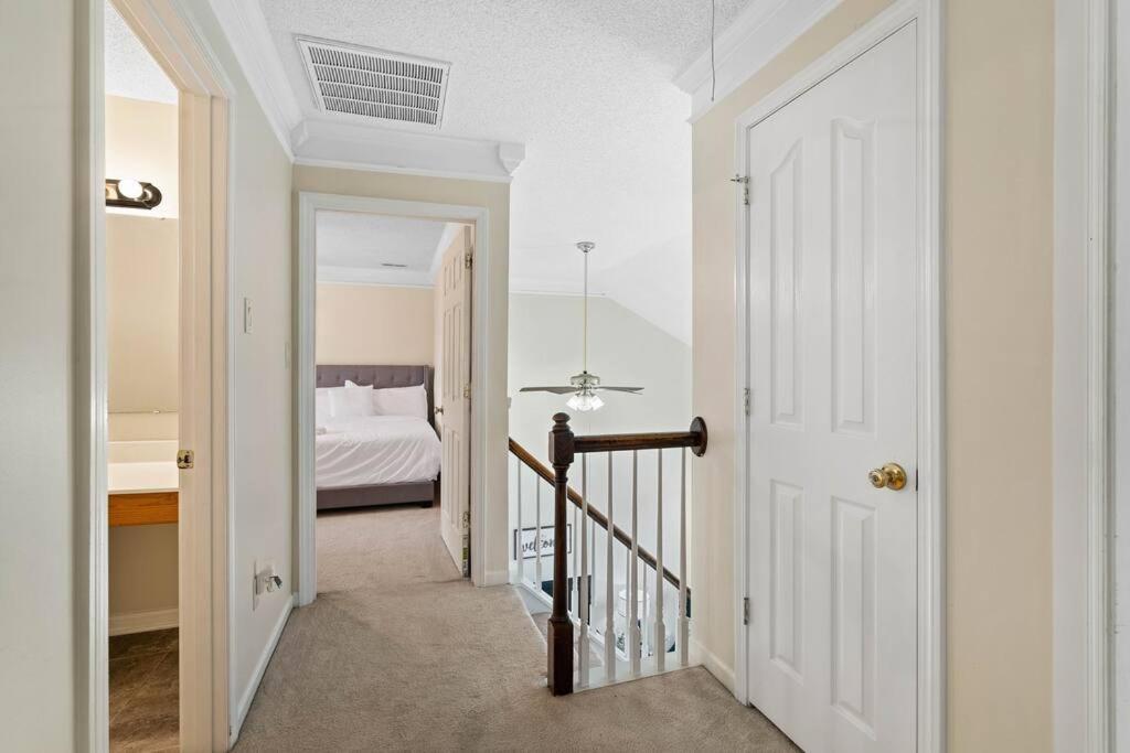 Cozy 4b 2 5b King Beds Jacuzzi Holiday home Charlotte