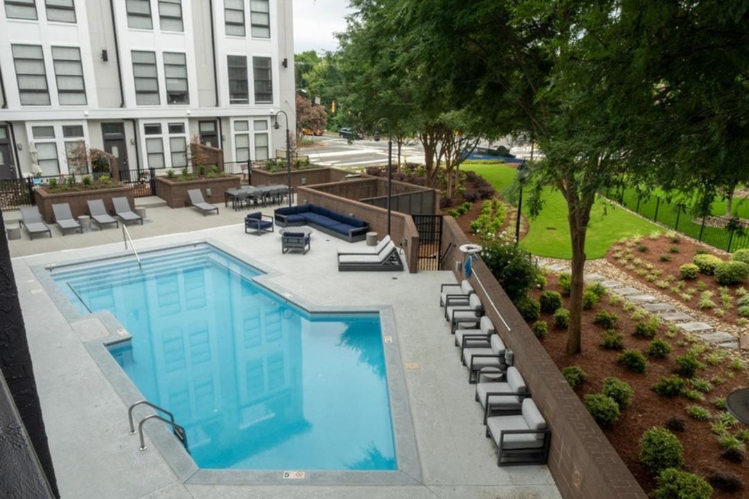 Apartment Uptown Gem Spacious With Parking-wifi-10 Min Walk To Spectrum Center Charlotte