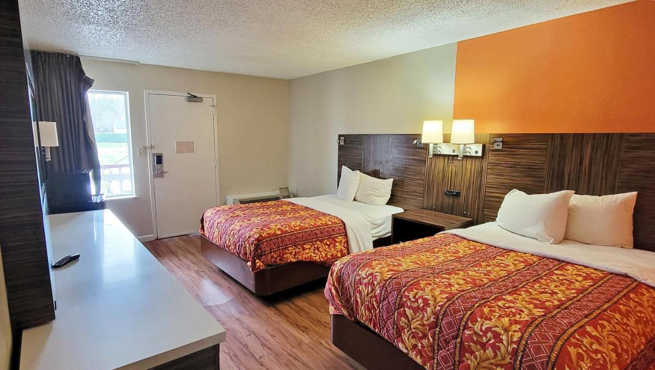 Motel & 4 Less Charlotte