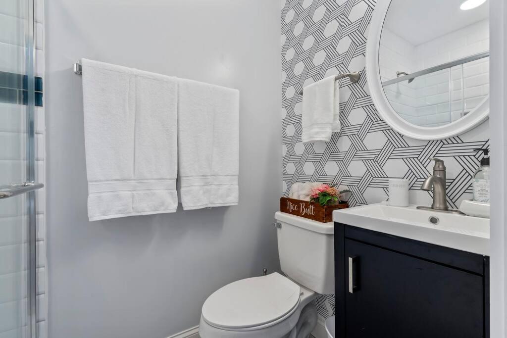 Cheerful 3 Bedroom-long Term Close To Uptown Holiday home
