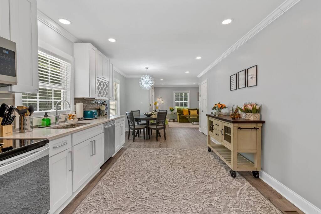 Cheerful 3 Bedroom-long Term Close To Uptown Holiday home *
