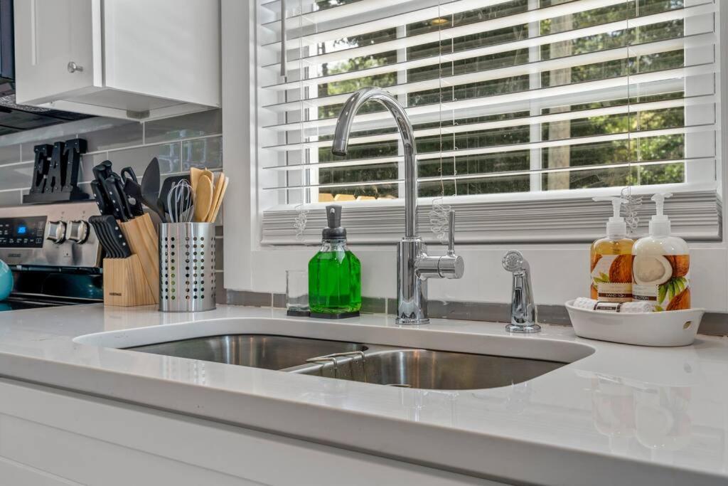 Cheerful 3 Bedroom-long Term Close To Uptown * Charlotte