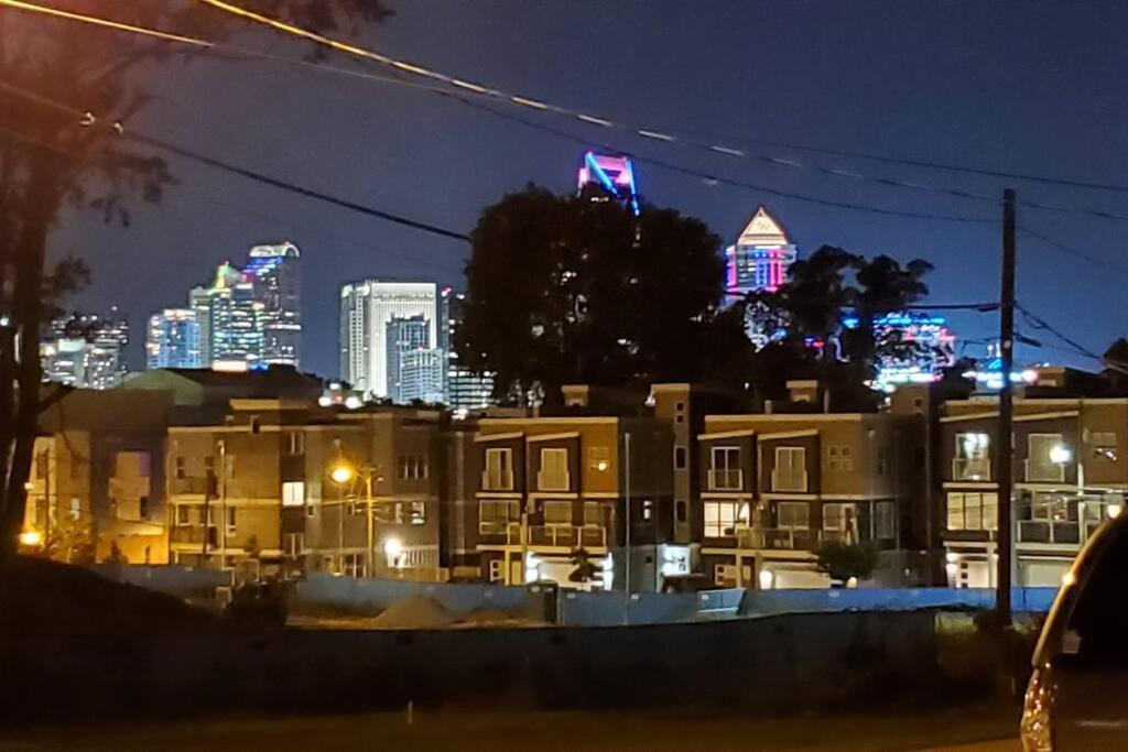 7, Sleep 6, Walk To Attractions In Uptown