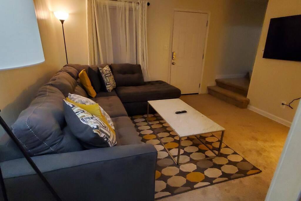 7, Sleep 6, Walk To Attractions In Uptown Apartment Charlotte