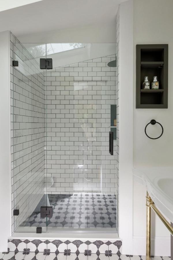 The Cozy Yellow In Dilworth Guest house