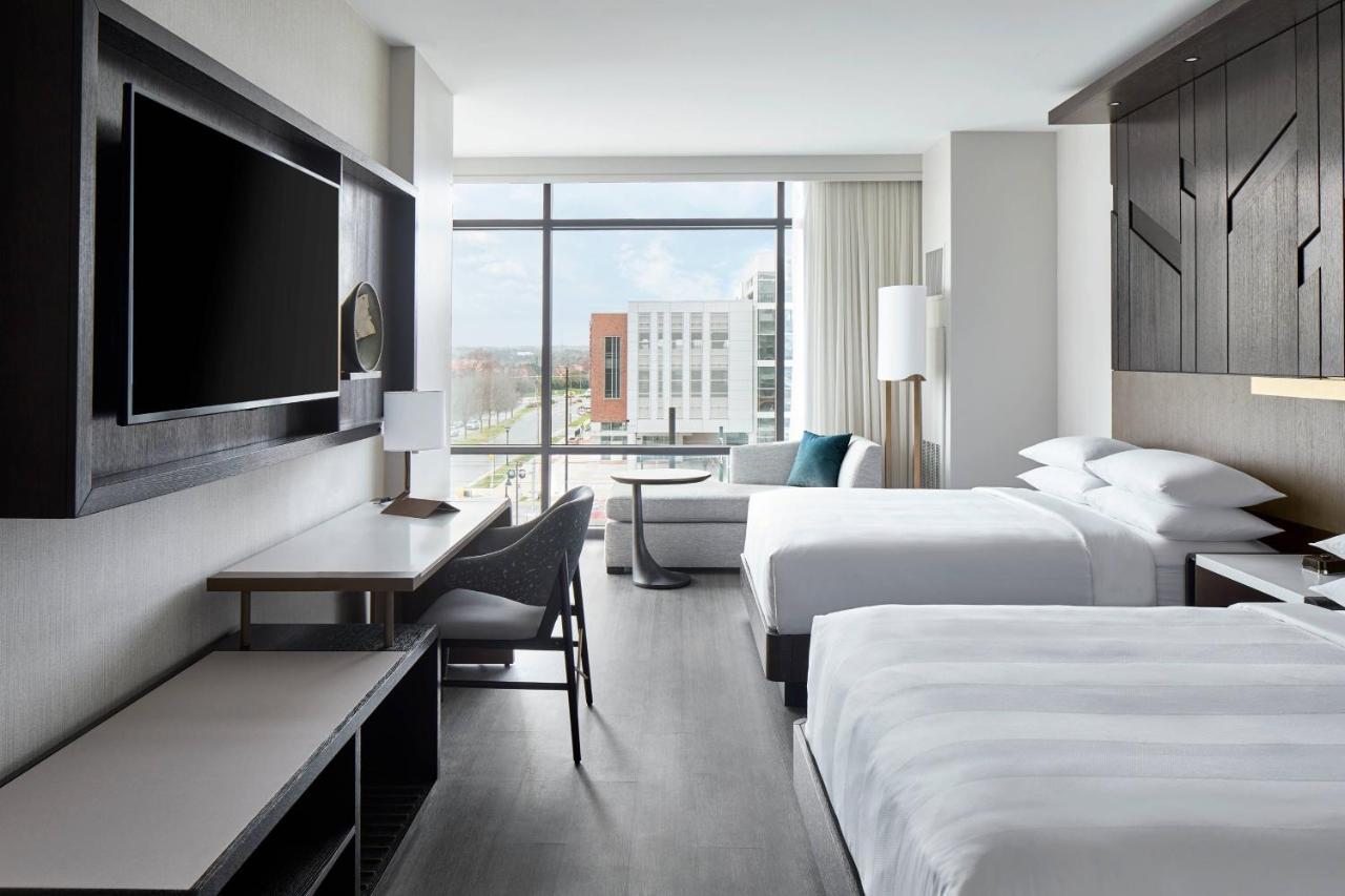 Unc Marriott & Conference Center Hotel 3*