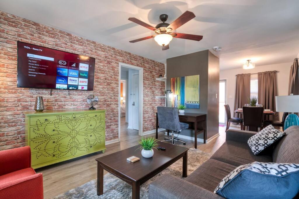 Apartment Trendy Escape ◉ California King Bed Awaits! Charlotte