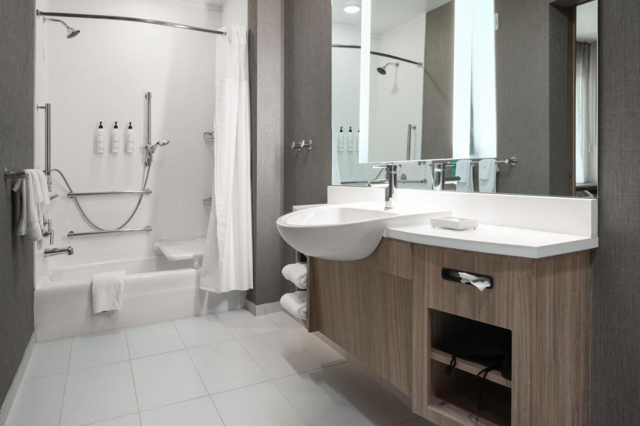 Springhill By Marriott Airport Pointe 2*