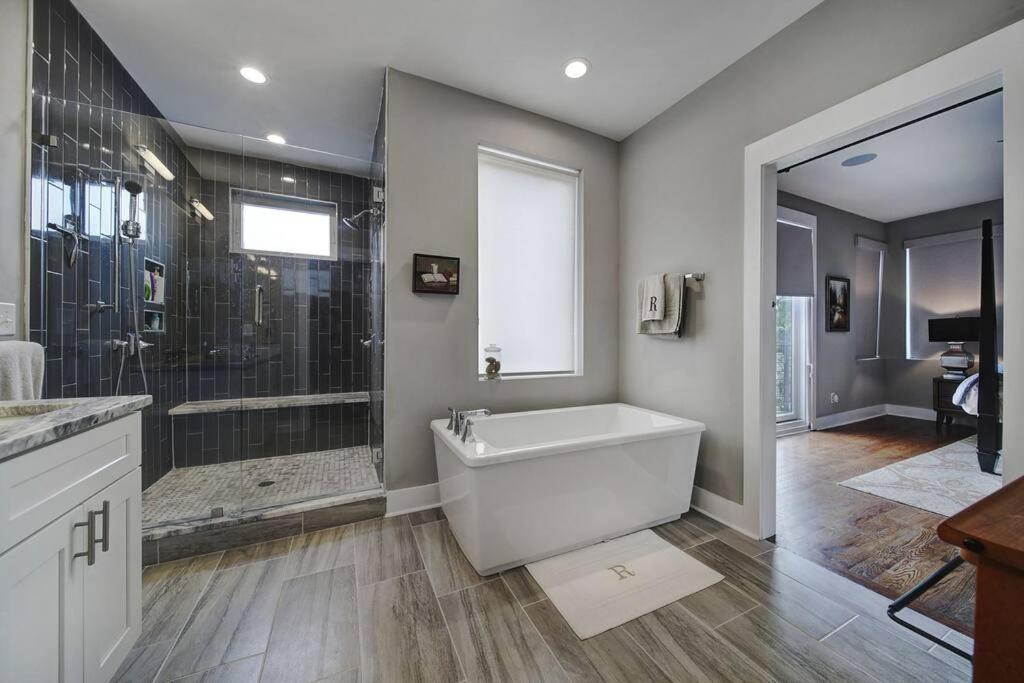 Views Rooftop Hot Tub & Short Walk To Stadium Villa *