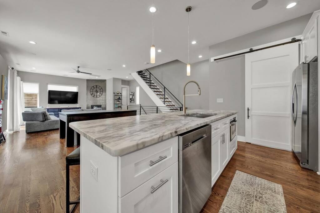 Villa Views Rooftop Hot Tub & Short Walk To Stadium *