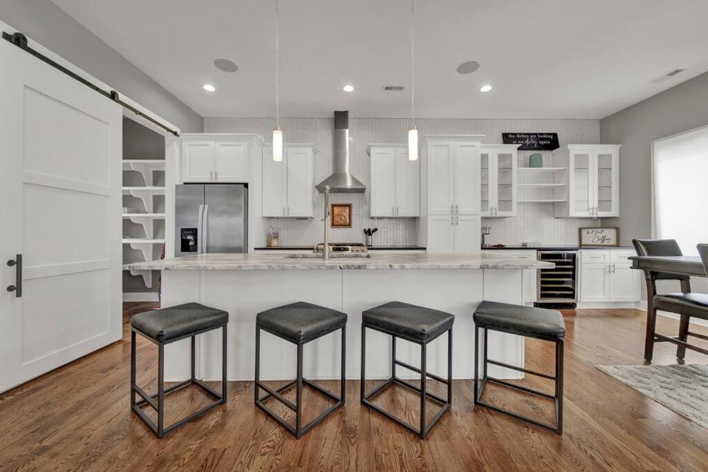 Villa Views Rooftop Hot Tub & Short Walk To Stadium Charlotte
