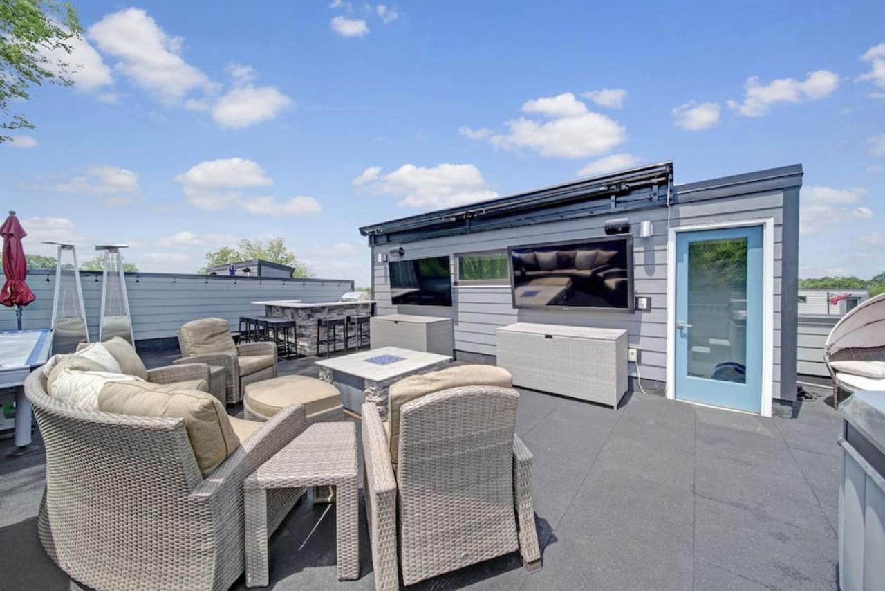 Holiday home Views - Walking Distance To Panthers Stadium
