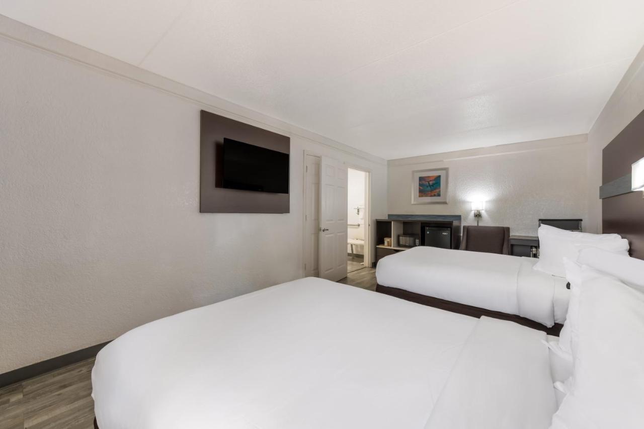 Quality & Airport Hotel 2*