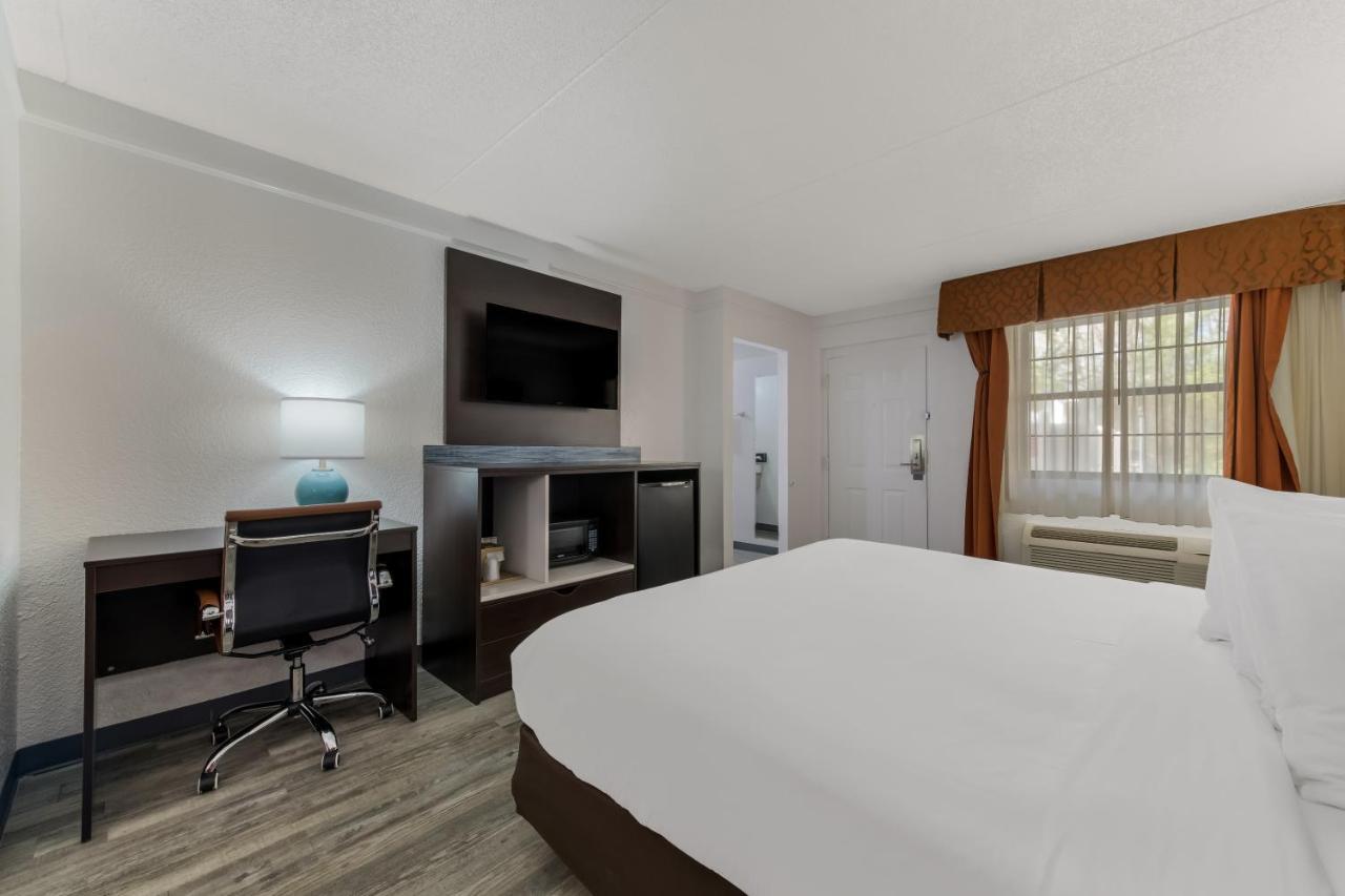 Quality & Airport Hotel 2*