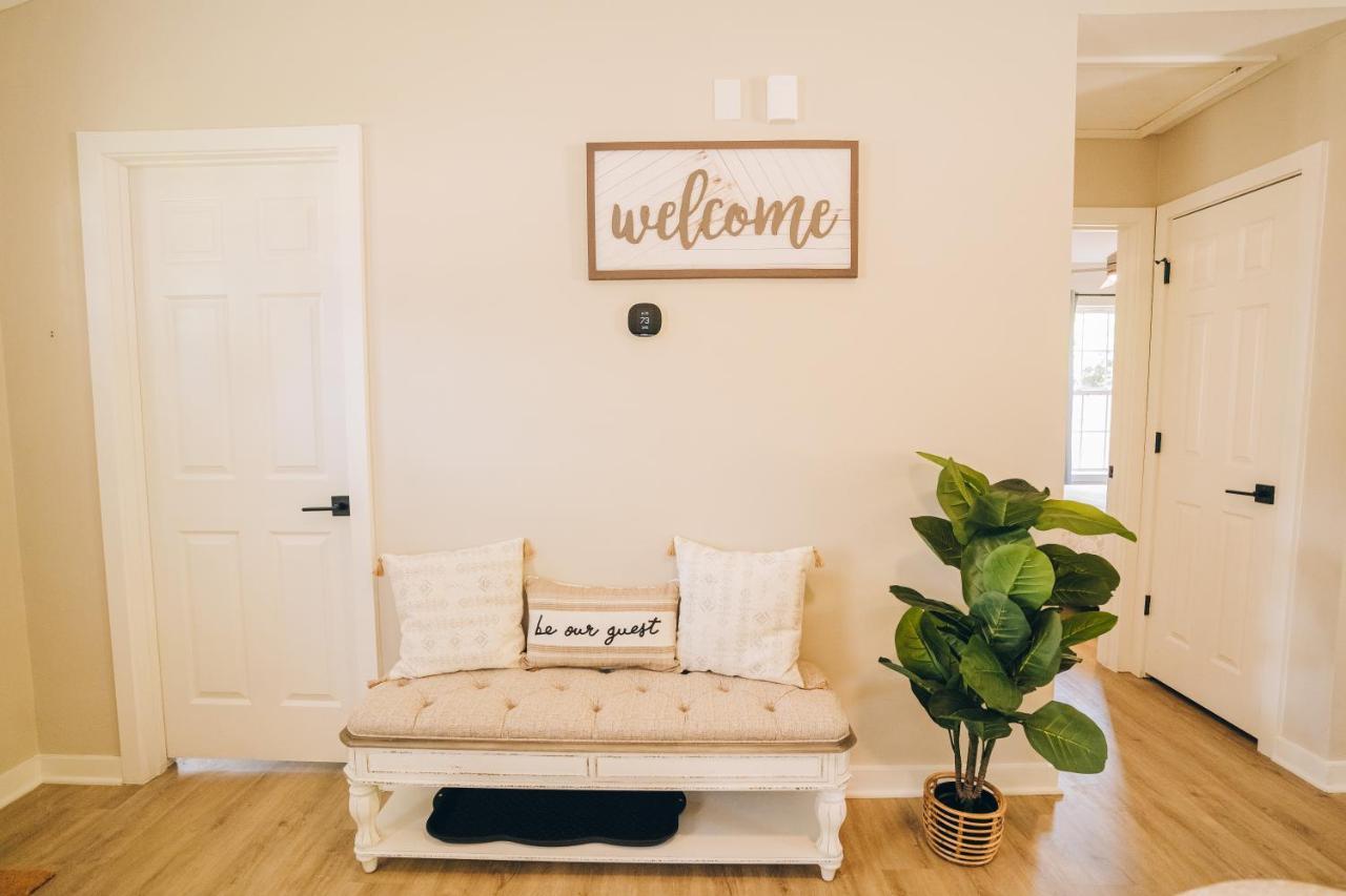 Retreat - 4 Bedroom Oasis With King & Private Yard Near Downtown Charlotte