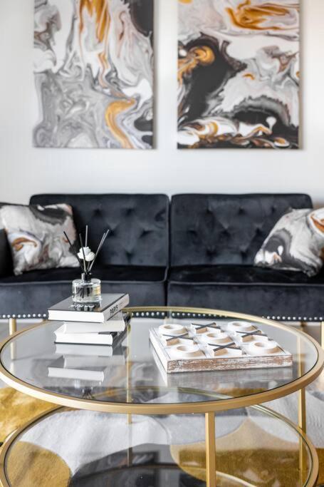 Apartment Luxurious & Comfy Downtown Oasis ~ Views ~ Parking Charlotte