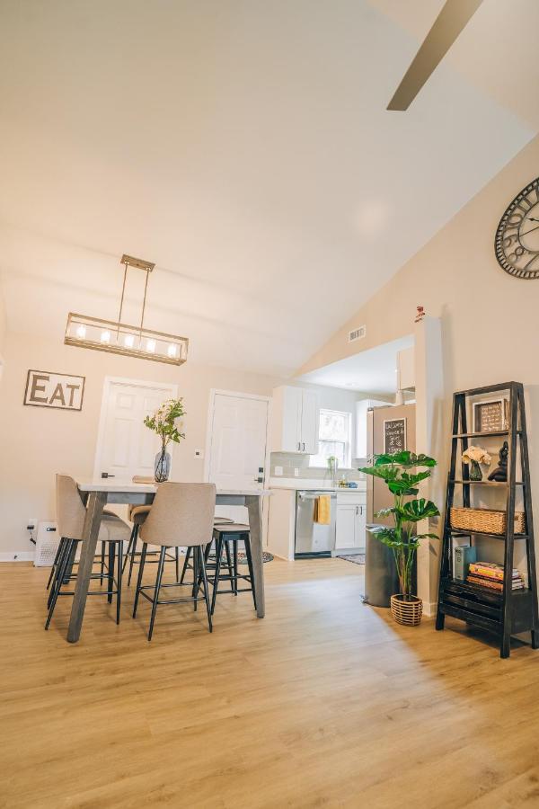 Retreat - 4 Bedroom Oasis With King & Private Yard Near Downtown * Charlotte