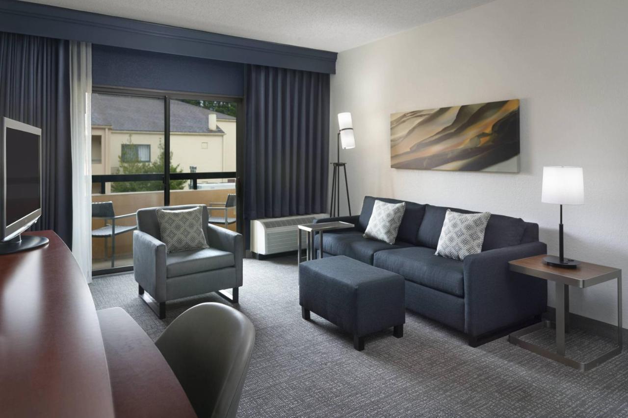 Courtyard Arrowood Charlotte