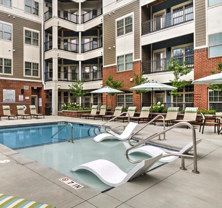Urban Living 1br In Uptown Area With Pool Apartment