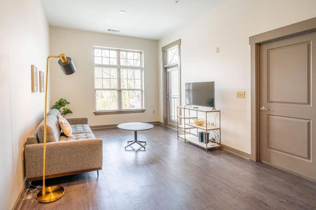 Apartment Urban Living 1br In Uptown Area With Pool