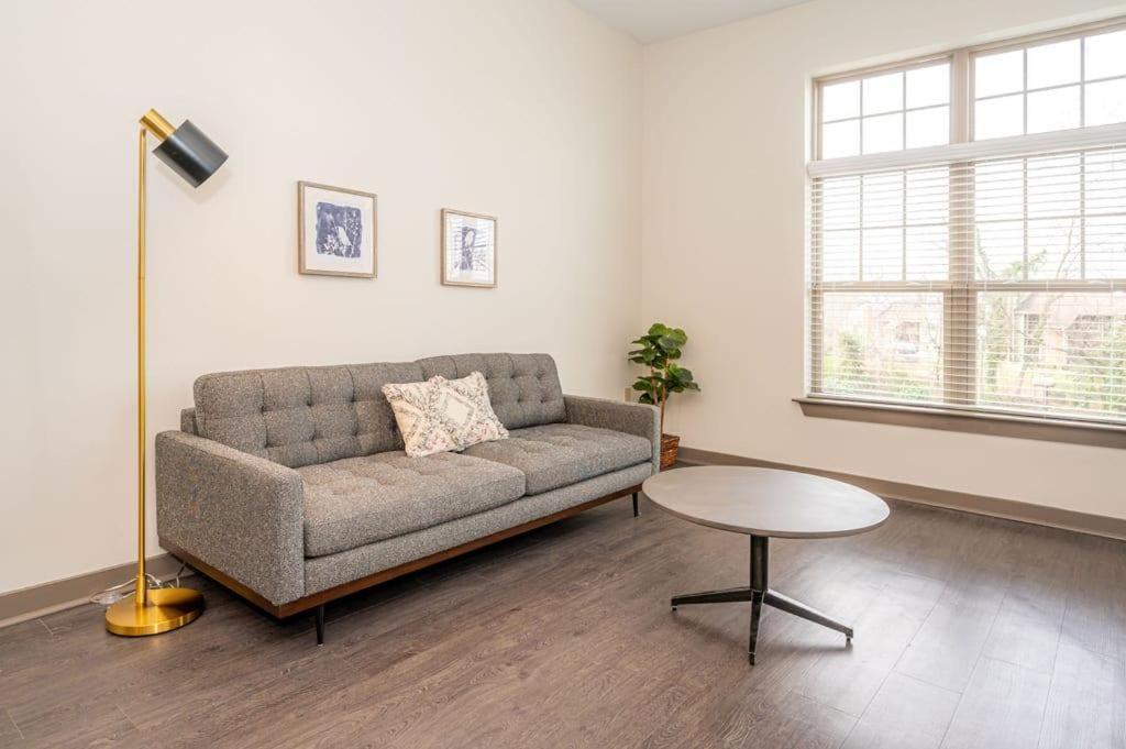 Apartment Urban Living 1br In Uptown Area With Pool *